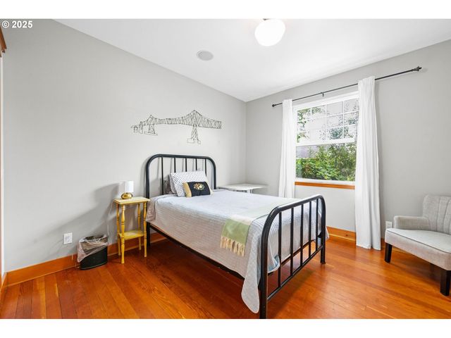 676 Nw 9TH St, Warrenton, OR 97146