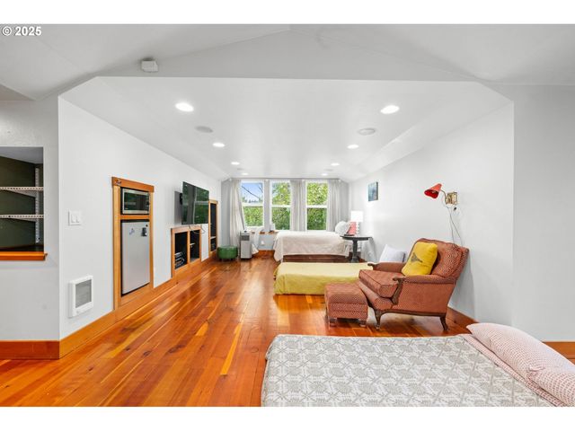 676 Nw 9TH St, Warrenton, OR 97146