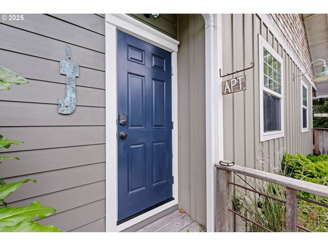 676 Nw 9TH St, Warrenton, OR 97146