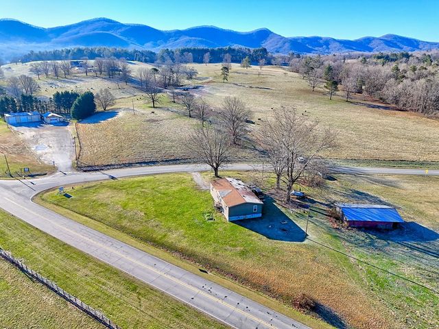 42 Jones Creek Road, Blairsville, GA 30512