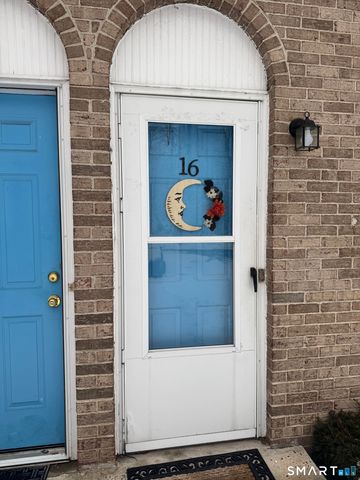 35 Mountain Village Road 16, Waterbury, CT 06706