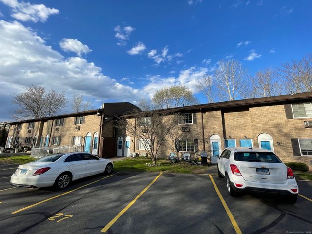 35 Mountain Village Road 16, Waterbury, CT 06706