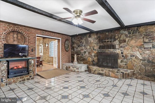 1108 WASHINGTON AVE, Martinsburg, WV 25401