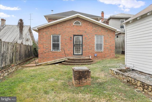 1108 WASHINGTON AVE, Martinsburg, WV 25401