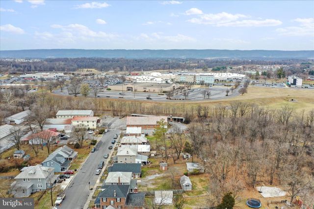 1108 WASHINGTON AVE, Martinsburg, WV 25401