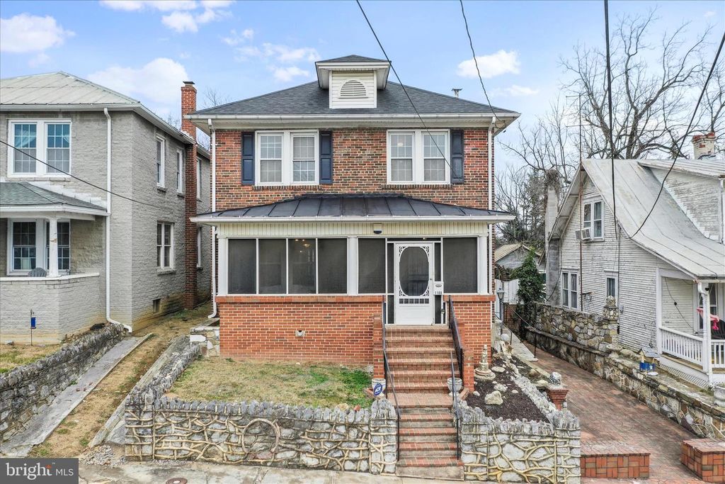 1108 WASHINGTON AVE, Martinsburg, WV 25401