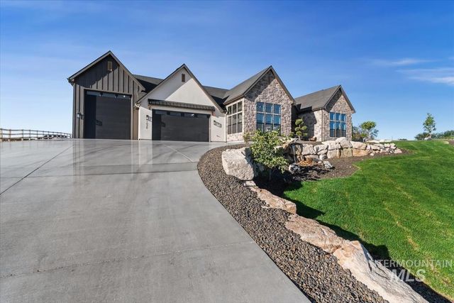 1026 N 63rd St, Nampa, ID 83687