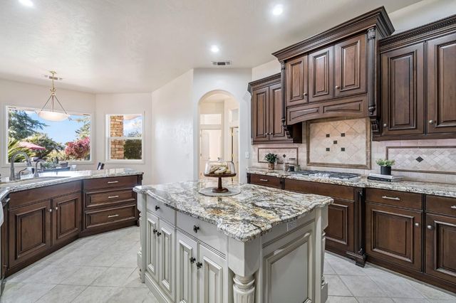 6766 E Carmalee Lane, Fresno, CA 93727