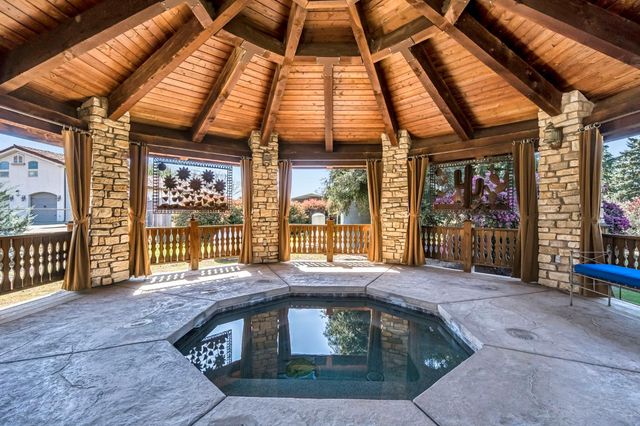 6766 E Carmalee Lane, Fresno, CA 93727