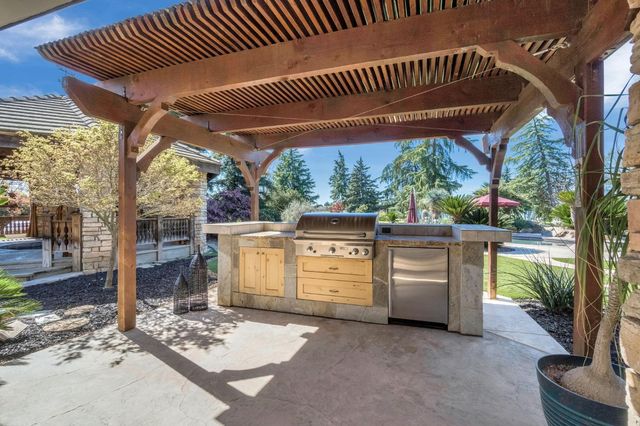 6766 E Carmalee Lane, Fresno, CA 93727