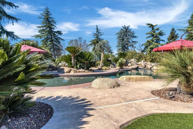 6766 E Carmalee Lane, Fresno, CA 93727