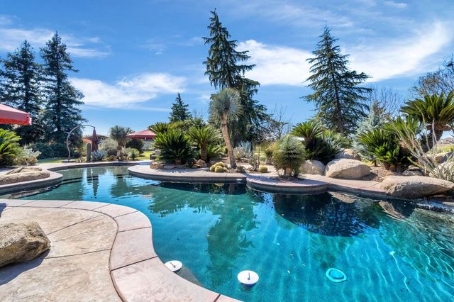 6766 E Carmalee Lane, Fresno, CA 93727