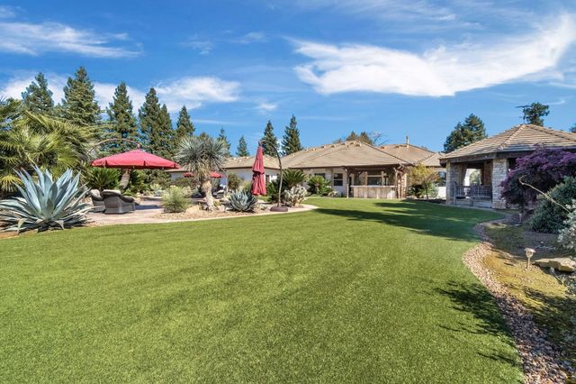 6766 E Carmalee Lane, Fresno, CA 93727