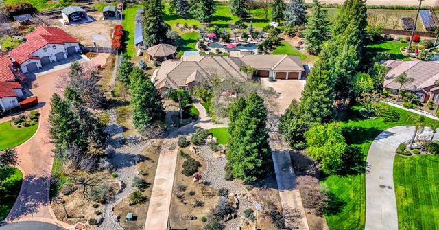 6766 E Carmalee Lane, Fresno, CA 93727