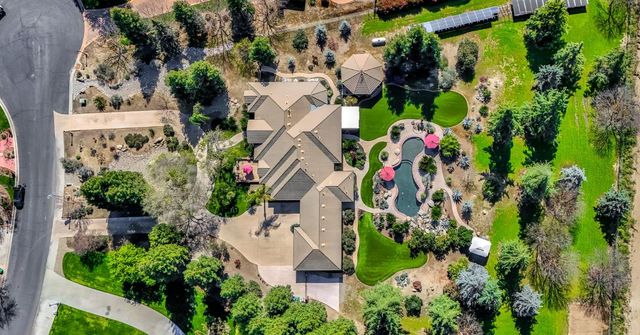 6766 E Carmalee Lane, Fresno, CA 93727