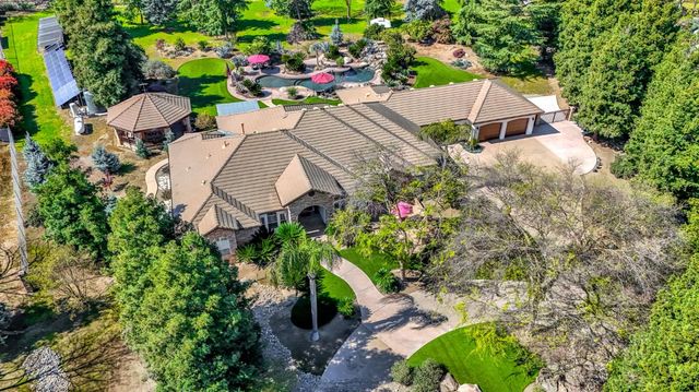 6766 E Carmalee Lane, Fresno, CA 93727