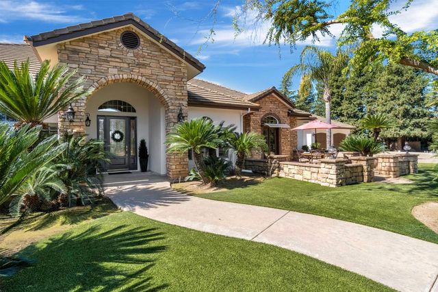 6766 E Carmalee Lane, Fresno, CA 93727