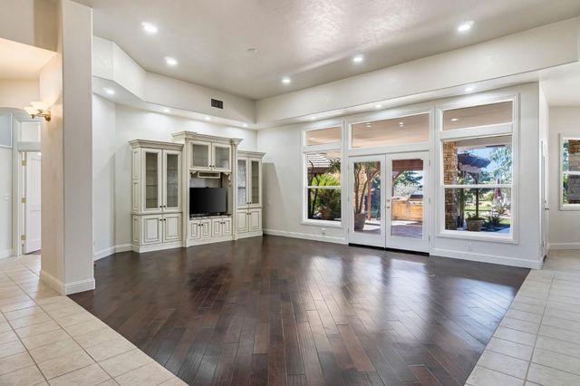 6766 E Carmalee Lane, Fresno, CA 93727