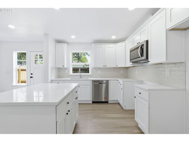 2701 Se 85th Ave B, Portland, OR 97266