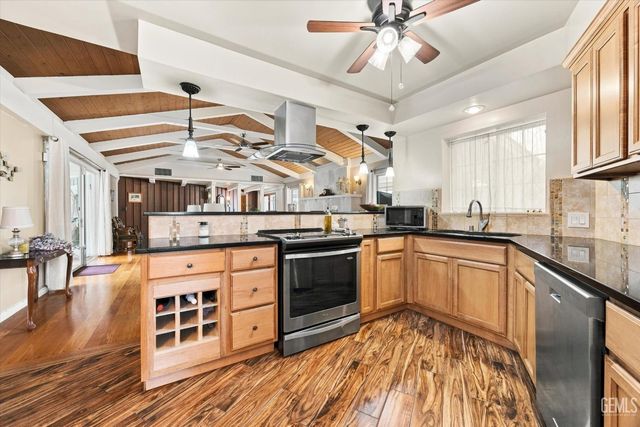 3641 Country Club Drive, Bakersfield, CA 93306