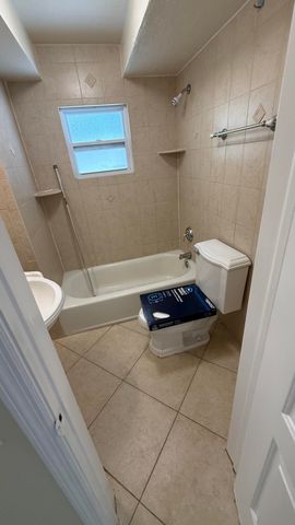 32 NE 22nd Avenue 107, Pompano Beach, FL 33062