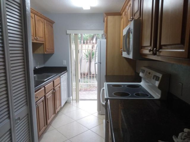 32 NE 22nd Avenue 107, Pompano Beach, FL 33062