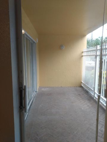 32 NE 22nd Avenue 107, Pompano Beach, FL 33062