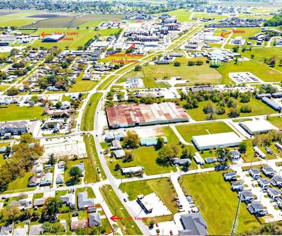 1221 Tetreau St, Thibodaux, LA 70301