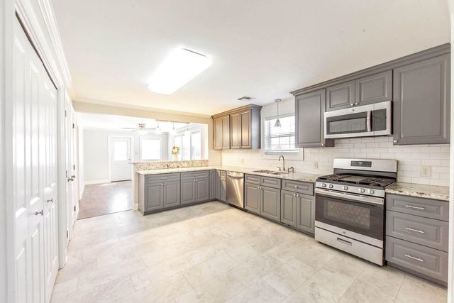 1221 Tetreau St, Thibodaux, LA 70301