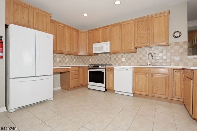 8208 Warrens Way, Wanaque Boro, NJ 07465
