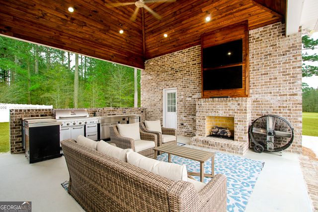 200 Lex Strickland Road, Claxton, GA 30417