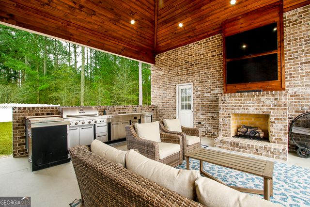 200 Lex Strickland Road, Claxton, GA 30417