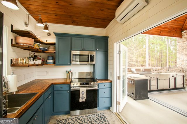 200 Lex Strickland Road, Claxton, GA 30417