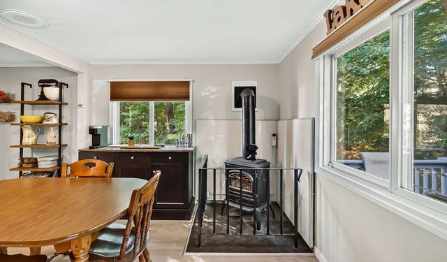 45 Lakeshore Dr, Hudson, MA 01749