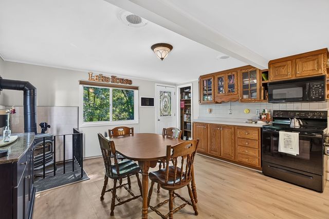 45 Lakeshore Dr, Hudson, MA 01749