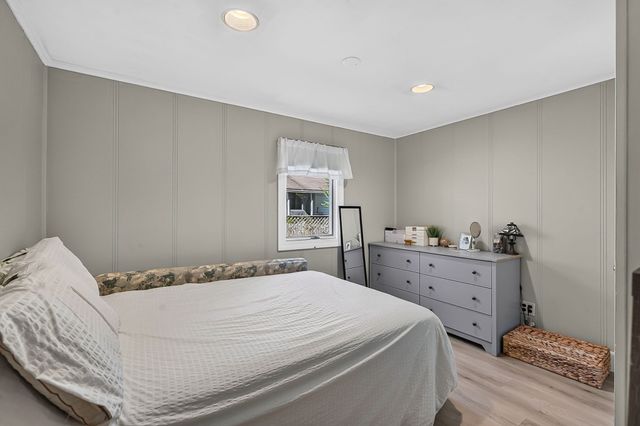 45 Lakeshore Dr, Hudson, MA 01749