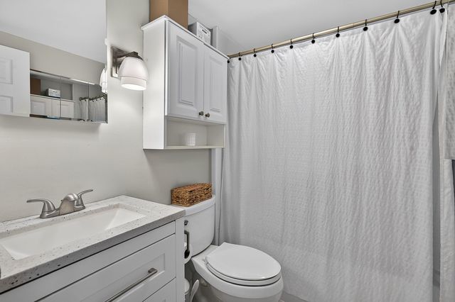 45 Lakeshore Dr, Hudson, MA 01749