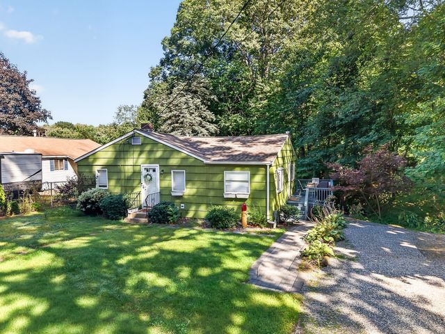 45 Lakeshore Dr, Hudson, MA 01749