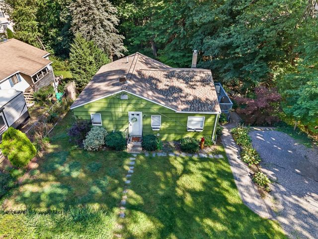45 Lakeshore Dr, Hudson, MA 01749