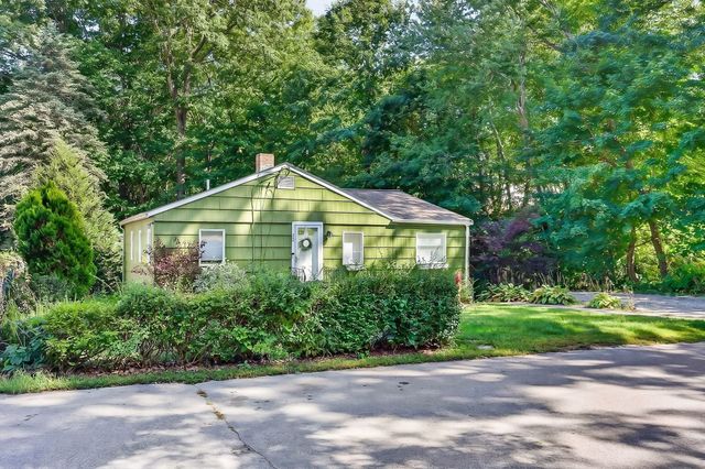 45 Lakeshore Dr, Hudson, MA 01749