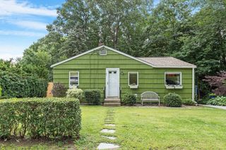45 Lakeshore Dr, Hudson, MA 01749