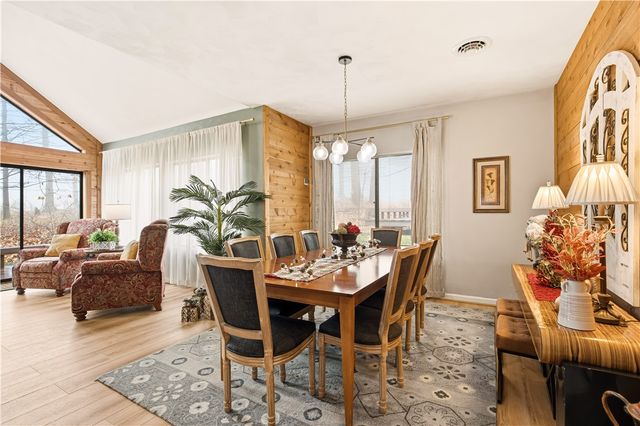 1752 Greenfield Dr, Hidden Valley, PA 15502