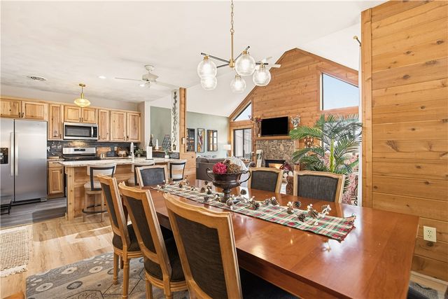 1752 Greenfield Dr, Hidden Valley, PA 15502