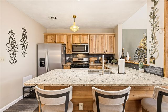 1752 Greenfield Dr, Hidden Valley, PA 15502