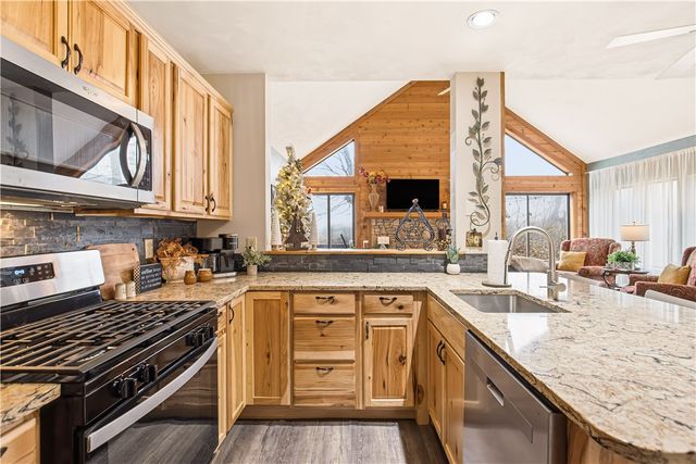 1752 Greenfield Dr, Hidden Valley, PA 15502