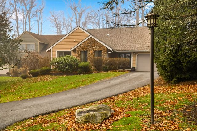 1752 Greenfield Dr, Hidden Valley, PA 15502