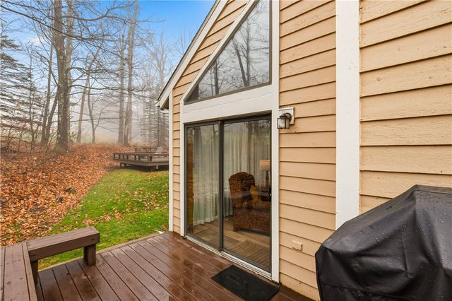 1752 Greenfield Dr, Hidden Valley, PA 15502