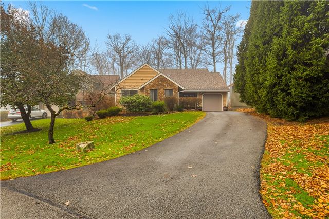 1752 Greenfield Dr, Hidden Valley, PA 15502