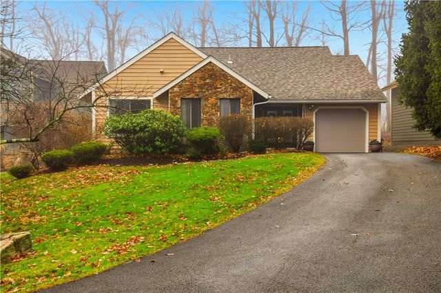 1752 Greenfield Dr, Hidden Valley, PA 15502