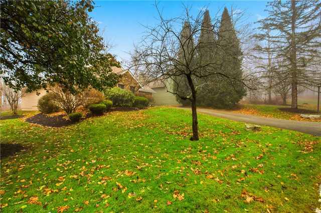 1752 Greenfield Dr, Hidden Valley, PA 15502